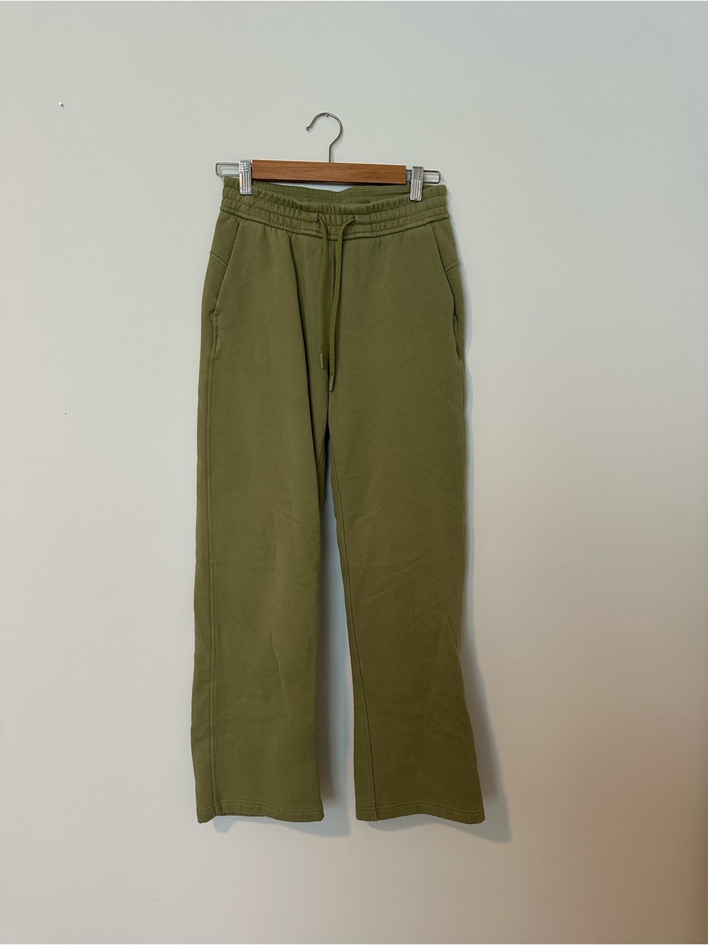 Lululemon Women’s Green Scuba Wide Leg Sweatpants